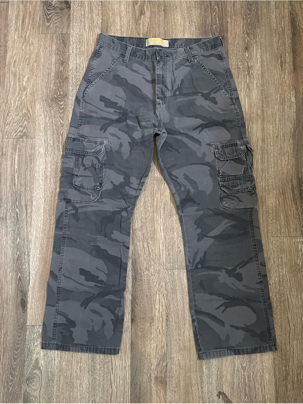 Wrangler Men's Black & Gray Camo Cargo Pants